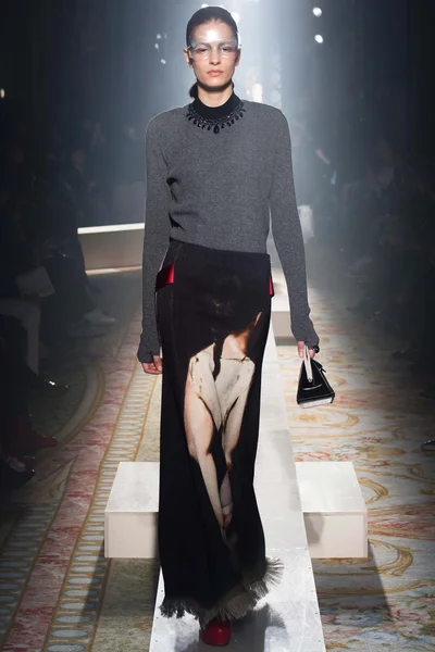 Look 17